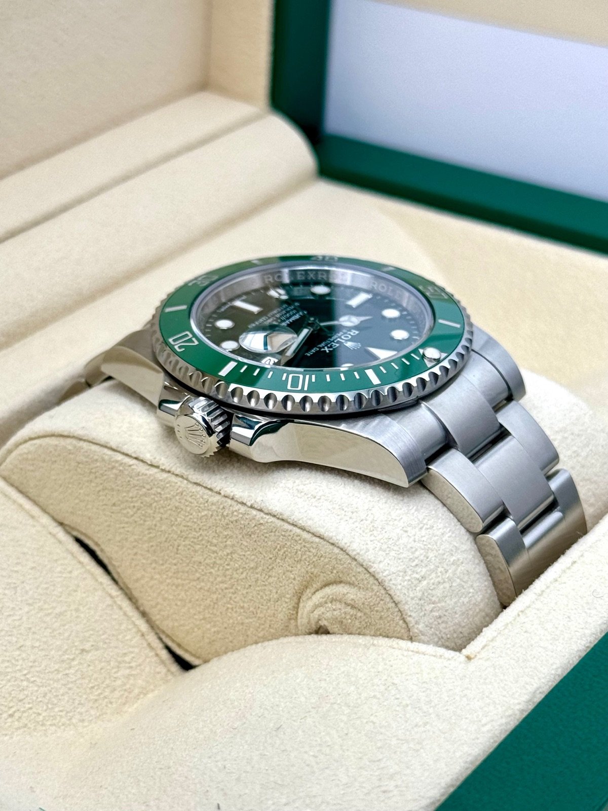 2019 Rolex Submariner “Hulk” 40mm 116610LV Green Dial - Image 8