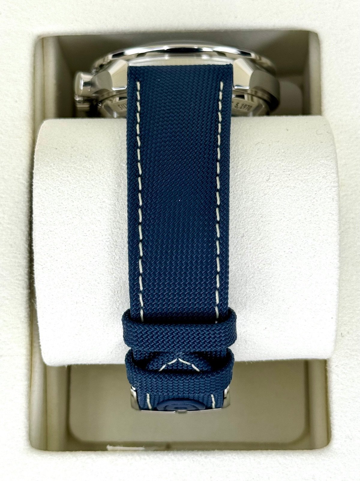 2024 Omegas Speedmaster Silver Snoopy Award 310.32.42.50.02.001 (Unworn) - Image 4
