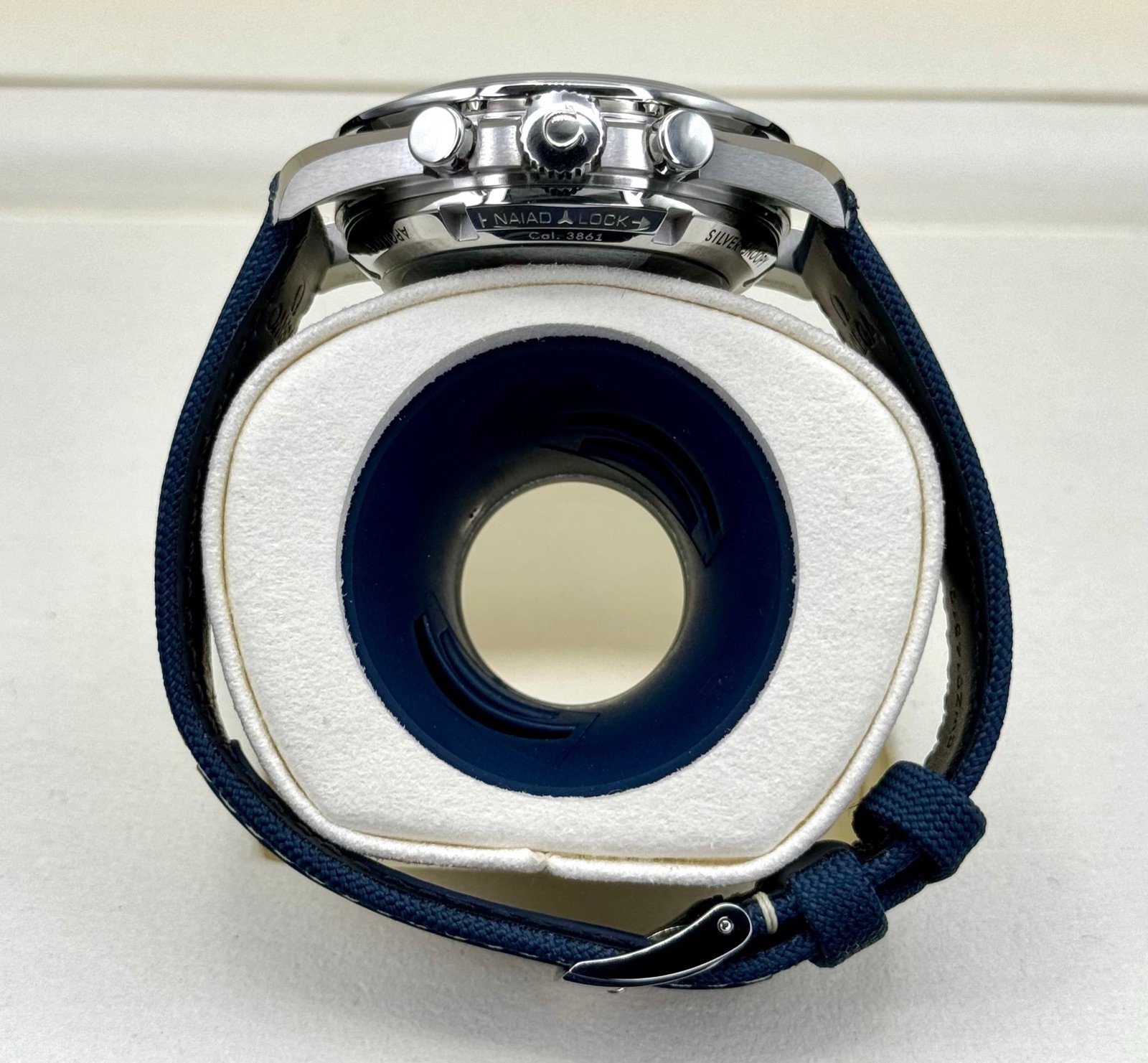2024 Omegas Speedmaster Silver Snoopy Award 310.32.42.50.02.001 (Unworn) - Image 9