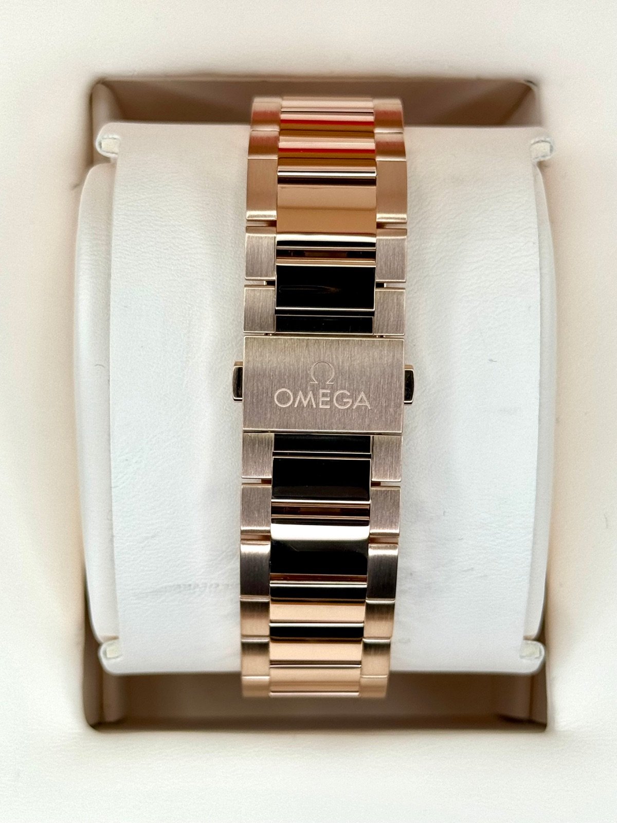 2022 Omega Seamaster Aqua Terra Sedna Gold 22050432202001 - Image 2