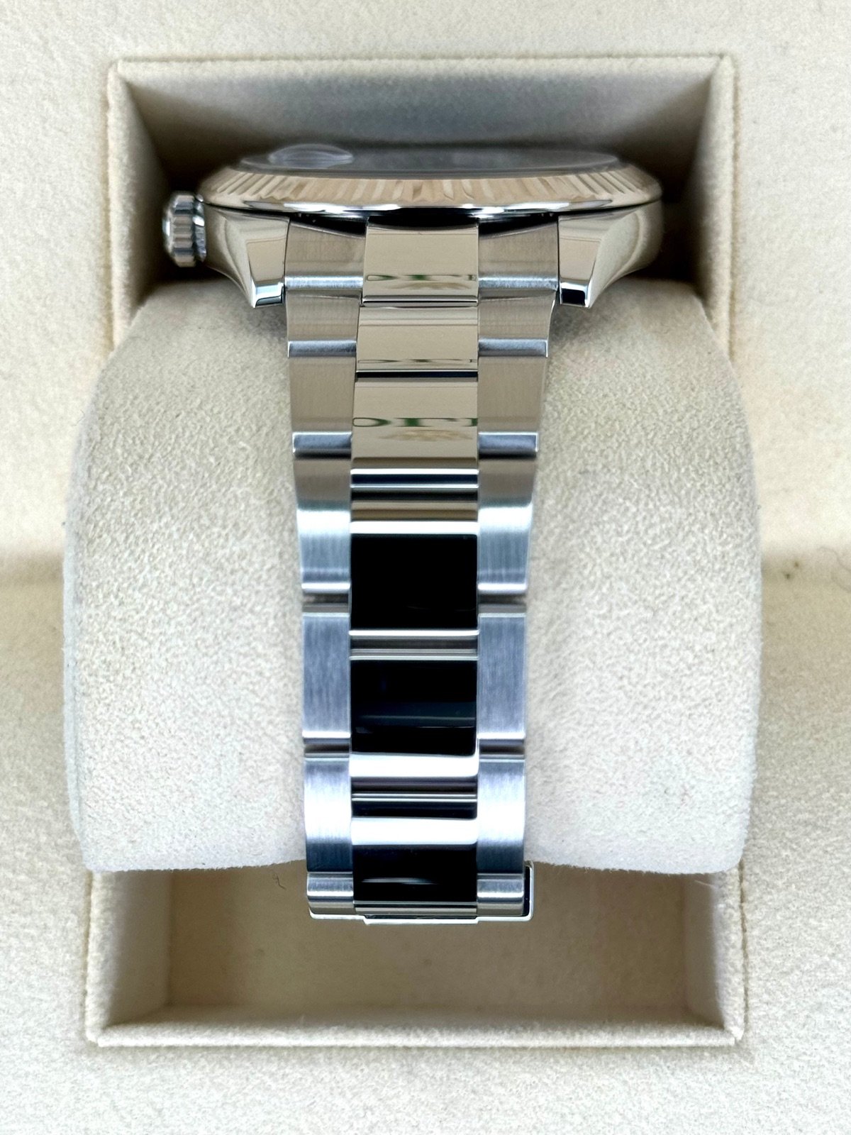 2021 Rolex Datejust 41mm 126334 Stainless Steel Oyster Blue Dial - Image 4