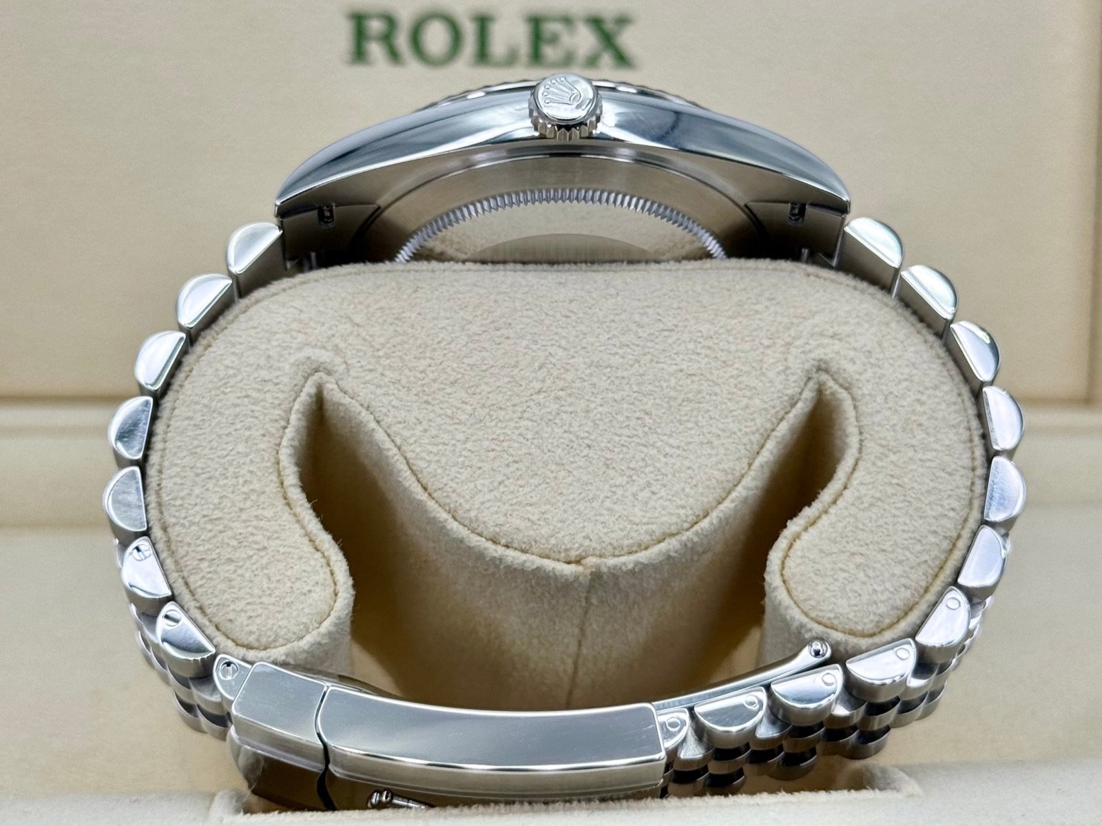 2024 Rolex Datejust 41mm 126334 Stainless Steel Jubilee Black Dial (Unworn) - Image 9