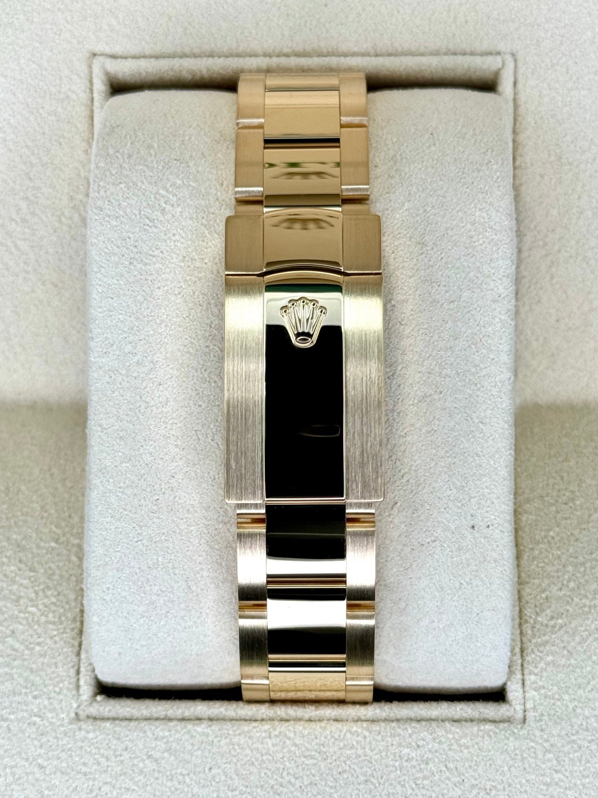 2022 Rolex Sky-Dweller 42mm 326938 18K Yellow Gold Oyster White Dial - Image 2
