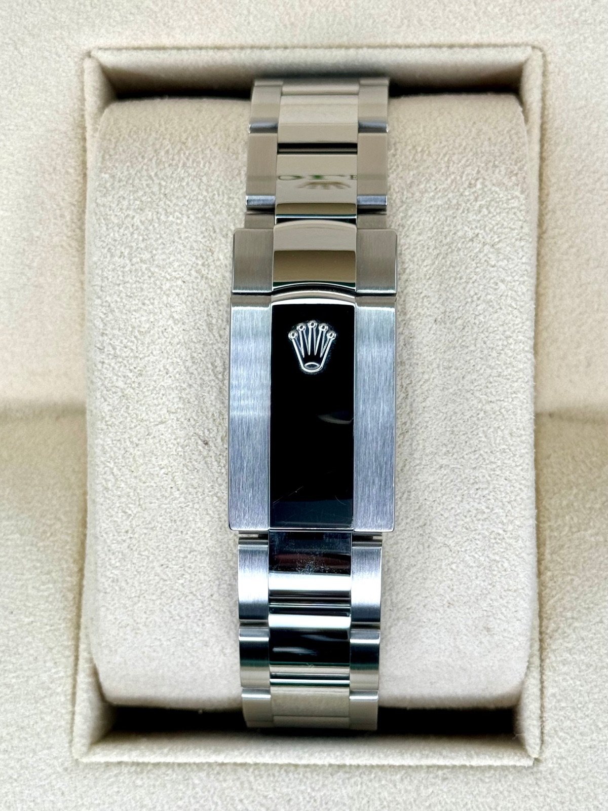 2023 Rolex Datejust 41mm 126300 Oyster Wimbledon Dial - Image 2