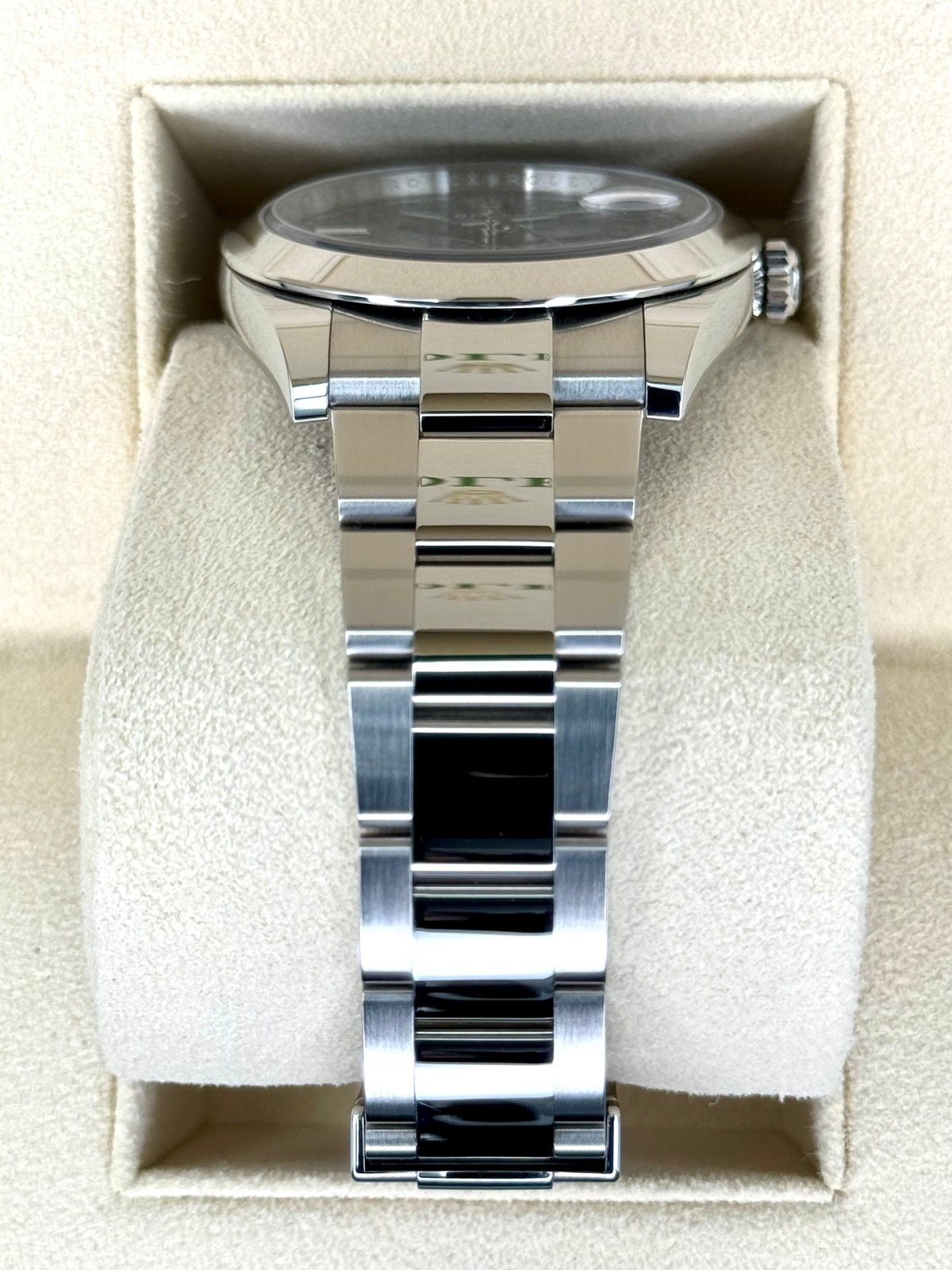 2023 Rolex Datejust 41mm 126300 Oyster Wimbledon Dial - Image 3