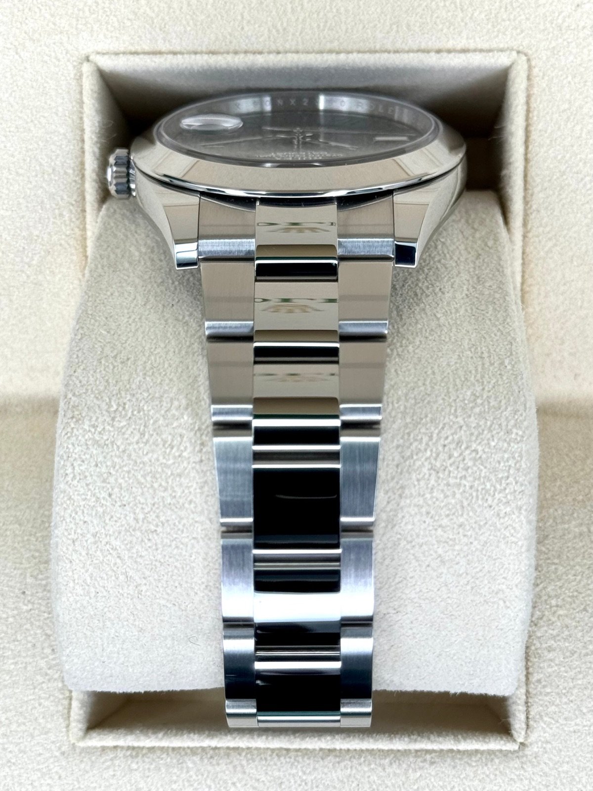 2023 Rolex Datejust 41mm 126300 Oyster Wimbledon Dial - Image 4