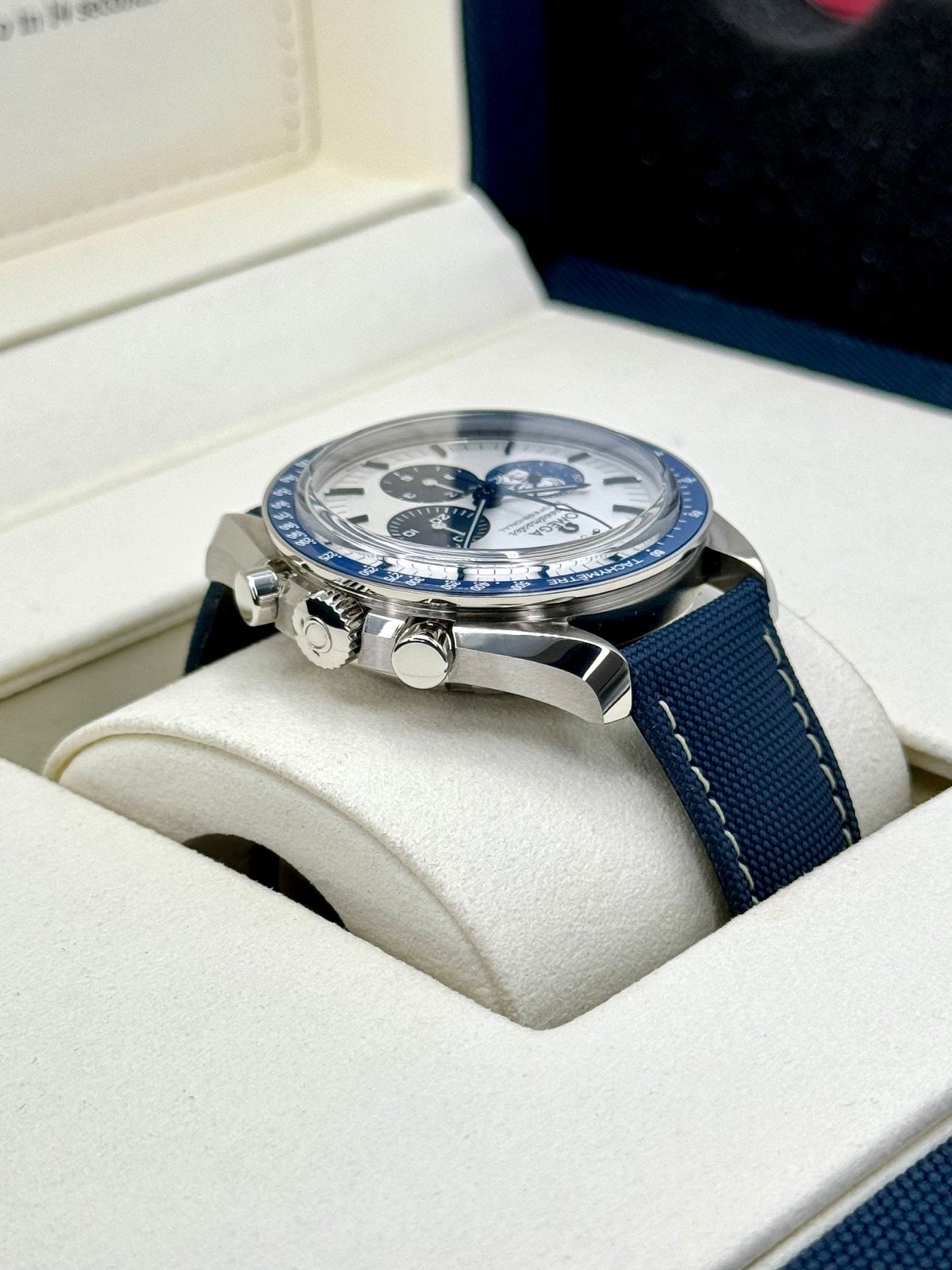 2023 Omega Speedmaster Silver Snoopy Award 310.32.42.50.02.001 (Unworn) - Image 7