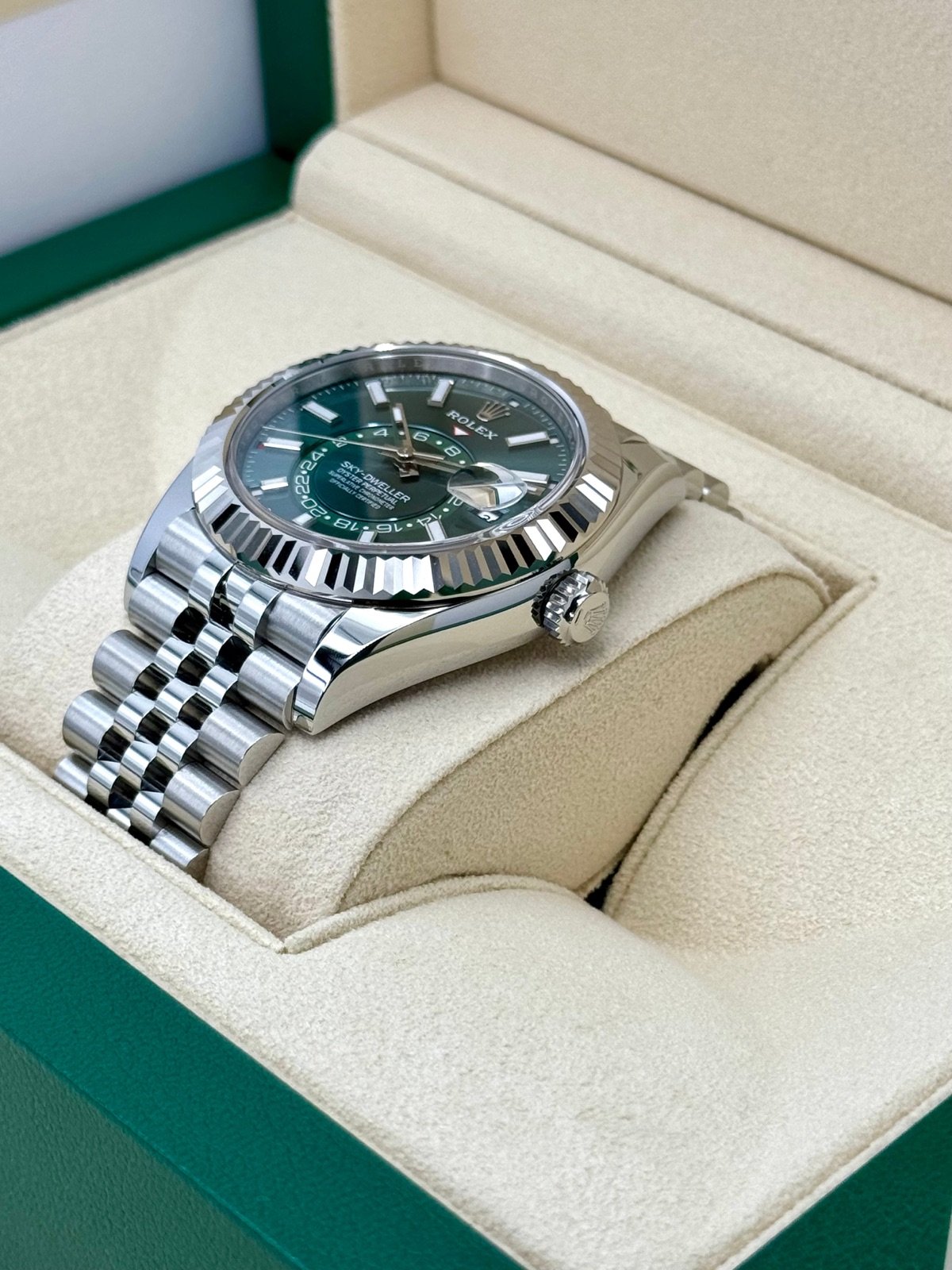 2025 Rolex Sky-Dweller 42mm 336934 Jubilee Green Dial (Unworn) - Image 5