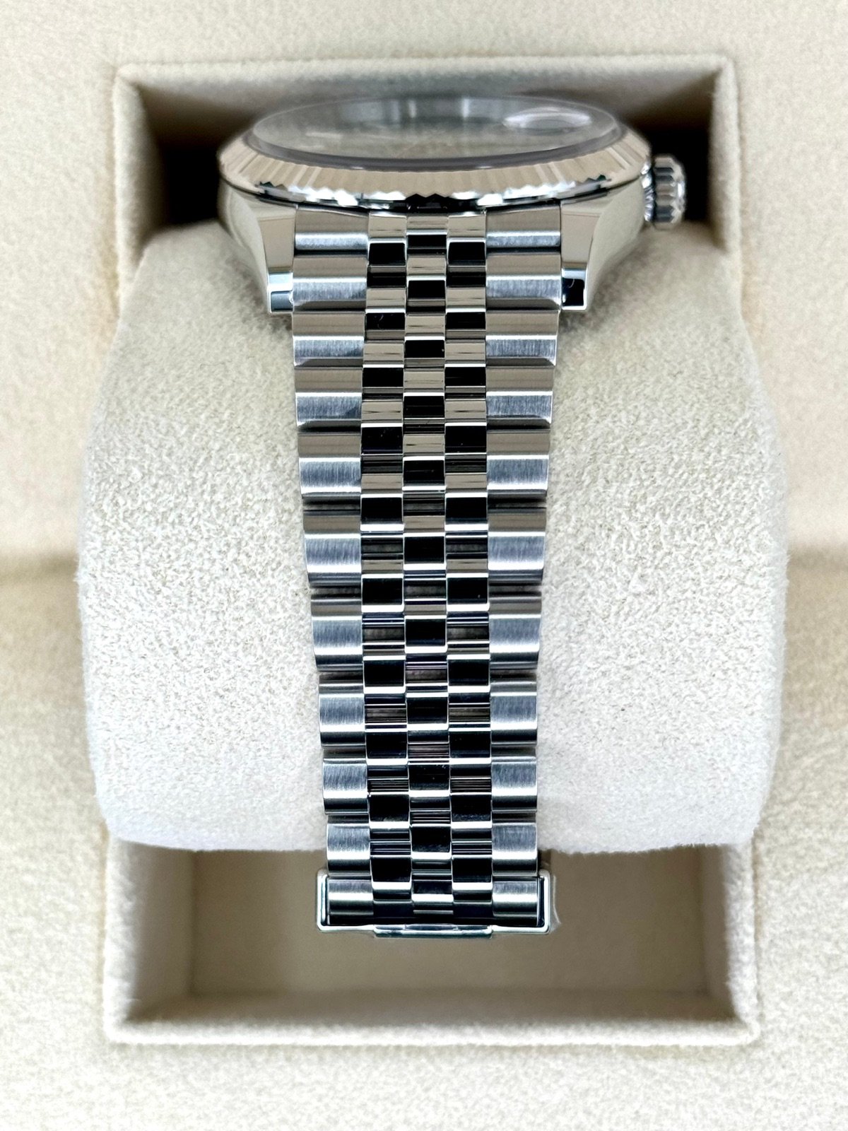 2023 Rolex Datejust 36mm 126234 Stainless Steel Jubilee Green Dial (Unworn) - Image 3