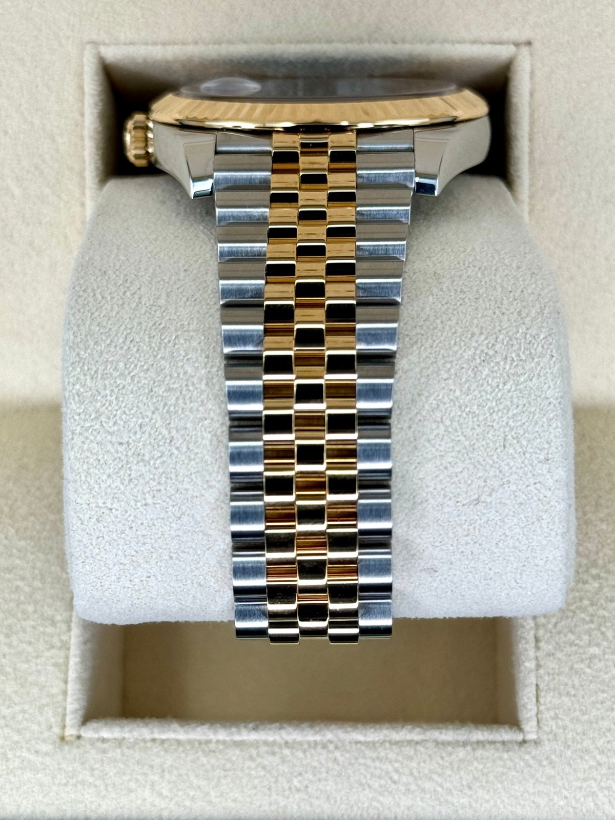 2023 Rolex Datejust 41mm 126333 Two-Tone Jubilee Black Diamond Dial - Image 4