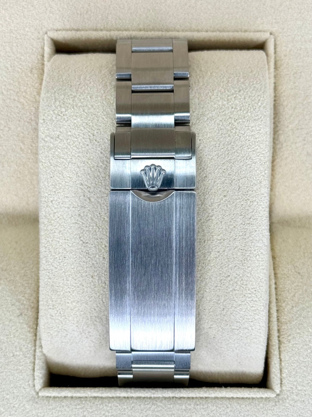 2019 Rolex Submariner “Hulk” 40mm 116610LV Green Dial - Image 2