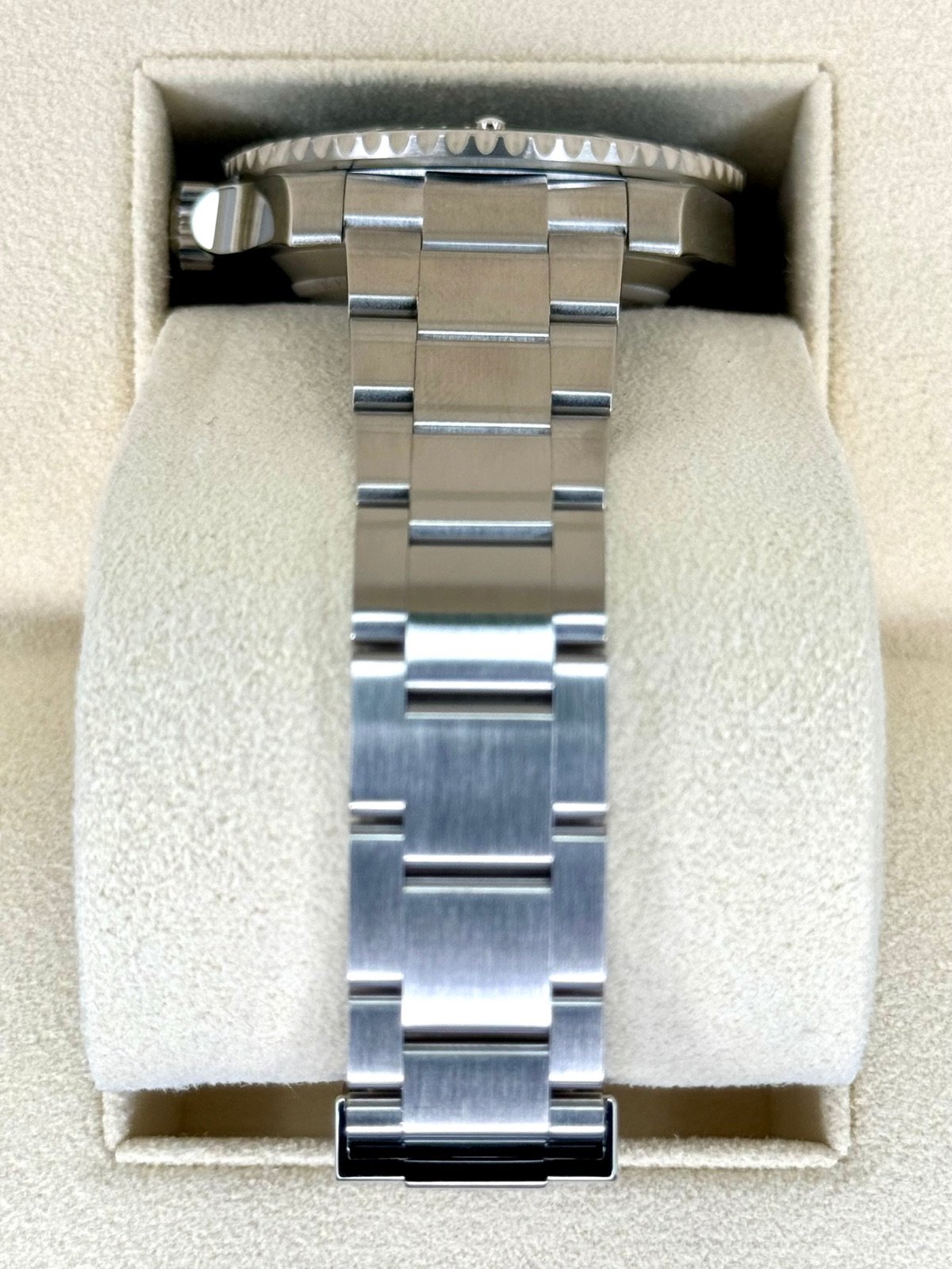 2019 Rolex Submariner “Hulk” 40mm 116610LV Green Dial - Image 4