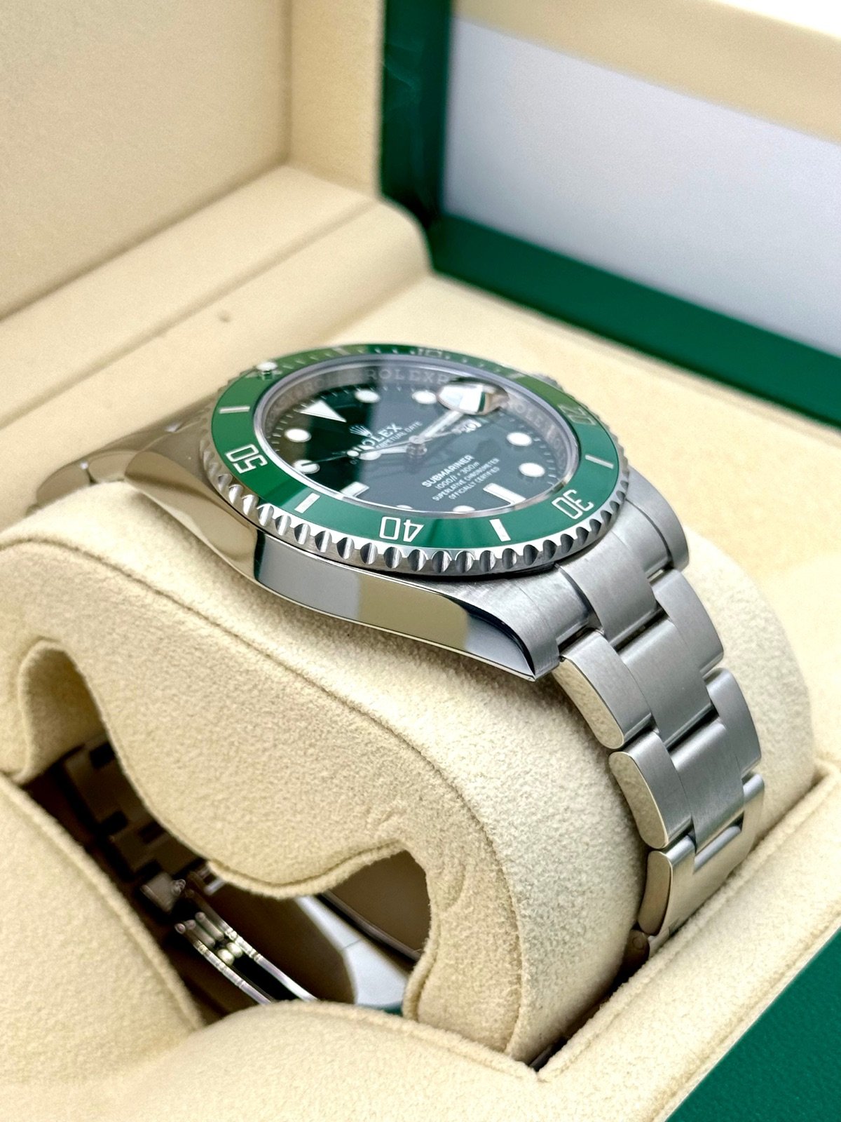 2019 Rolex Submariner “Hulk” 40mm 116610LV Green Dial - Image 6