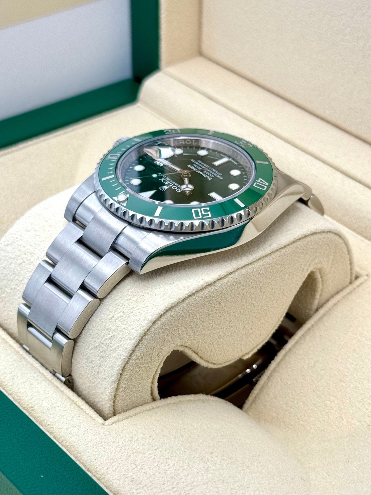 2019 Rolex Submariner “Hulk” 40mm 116610LV Green Dial - Image 7
