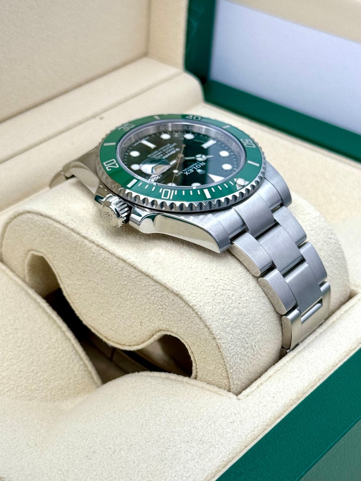 2019 Rolex Submariner “Hulk” 40mm 116610LV Green Dial - Image 8