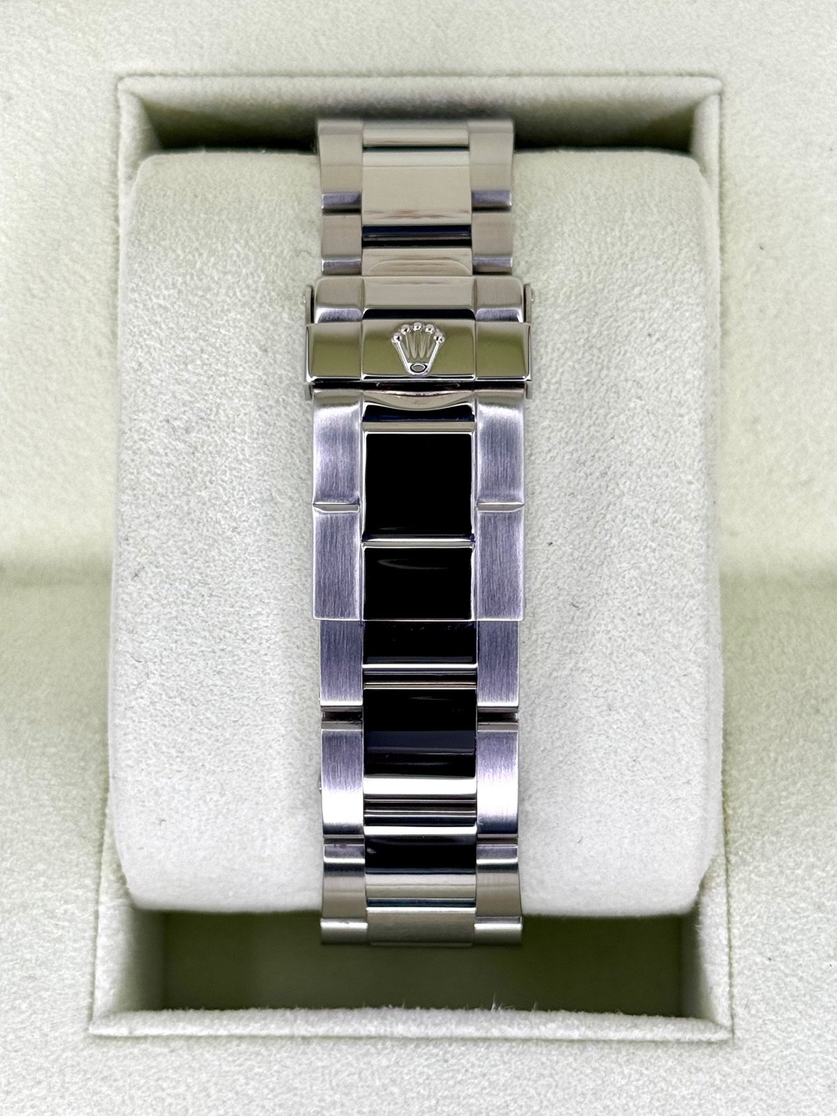 Rolex Yacht-Master 40mm 16622 Platinum Bezel and Dial - Image 2