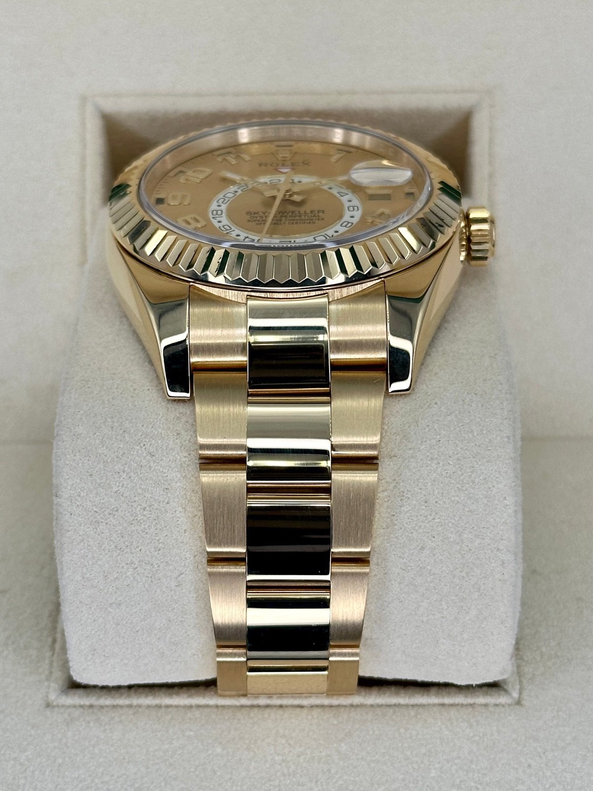 2016 Sky-Dweller 42mm 326938 Yellow Gold Oyster Champagne Dial - Image 3