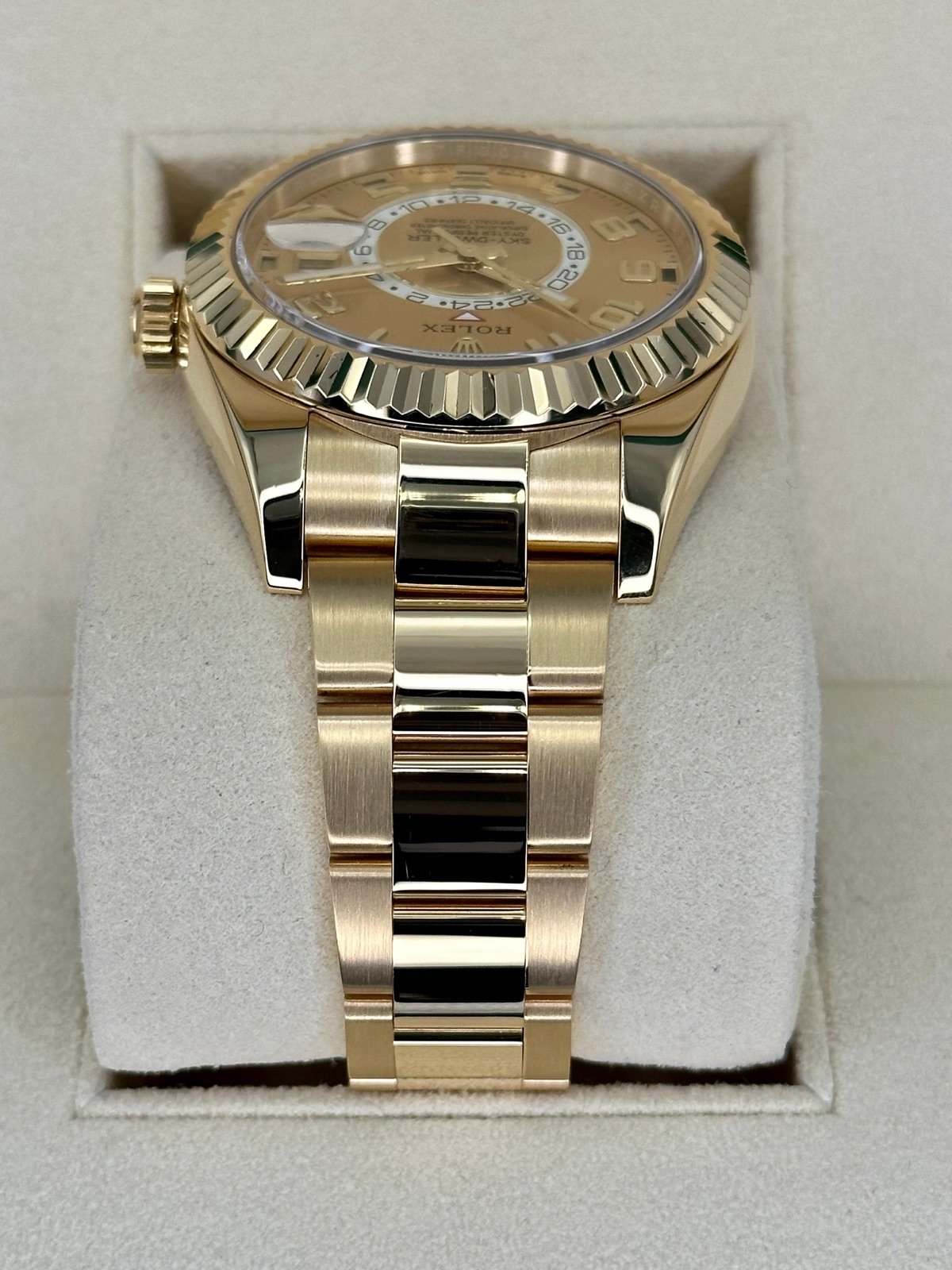 2016 Sky-Dweller 42mm 326938 Yellow Gold Oyster Champagne Dial - Image 4
