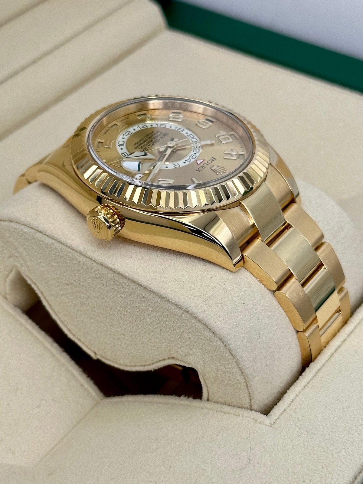 2016 Sky-Dweller 42mm 326938 Yellow Gold Oyster Champagne Dial - Image 5