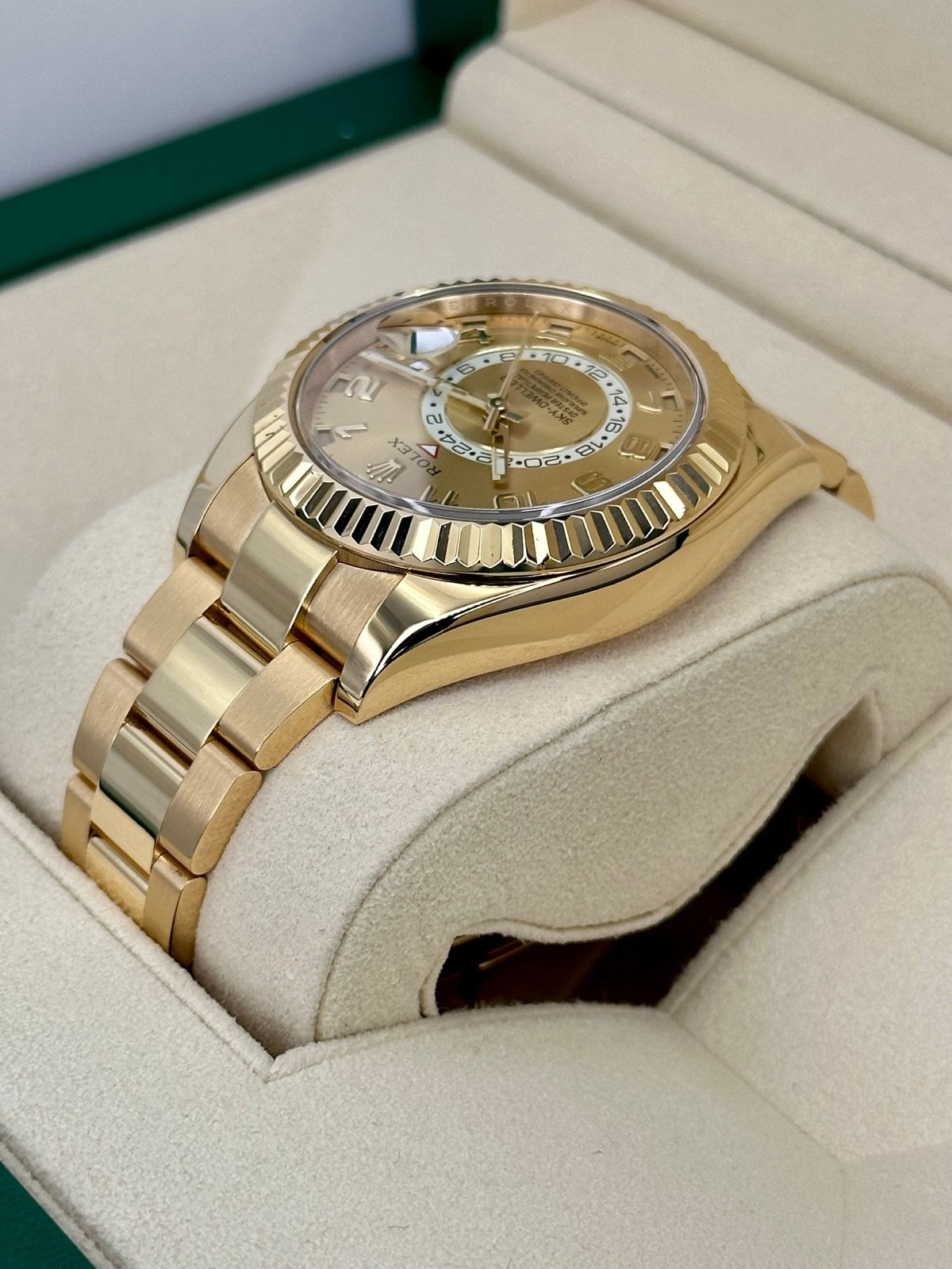 2016 Sky-Dweller 42mm 326938 Yellow Gold Oyster Champagne Dial - Image 6