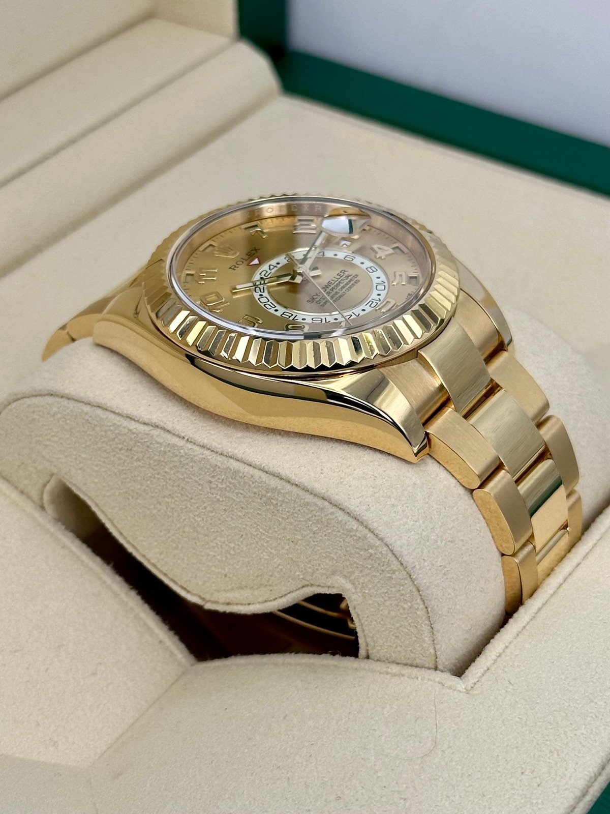 2016 Sky-Dweller 42mm 326938 Yellow Gold Oyster Champagne Dial - Image 7