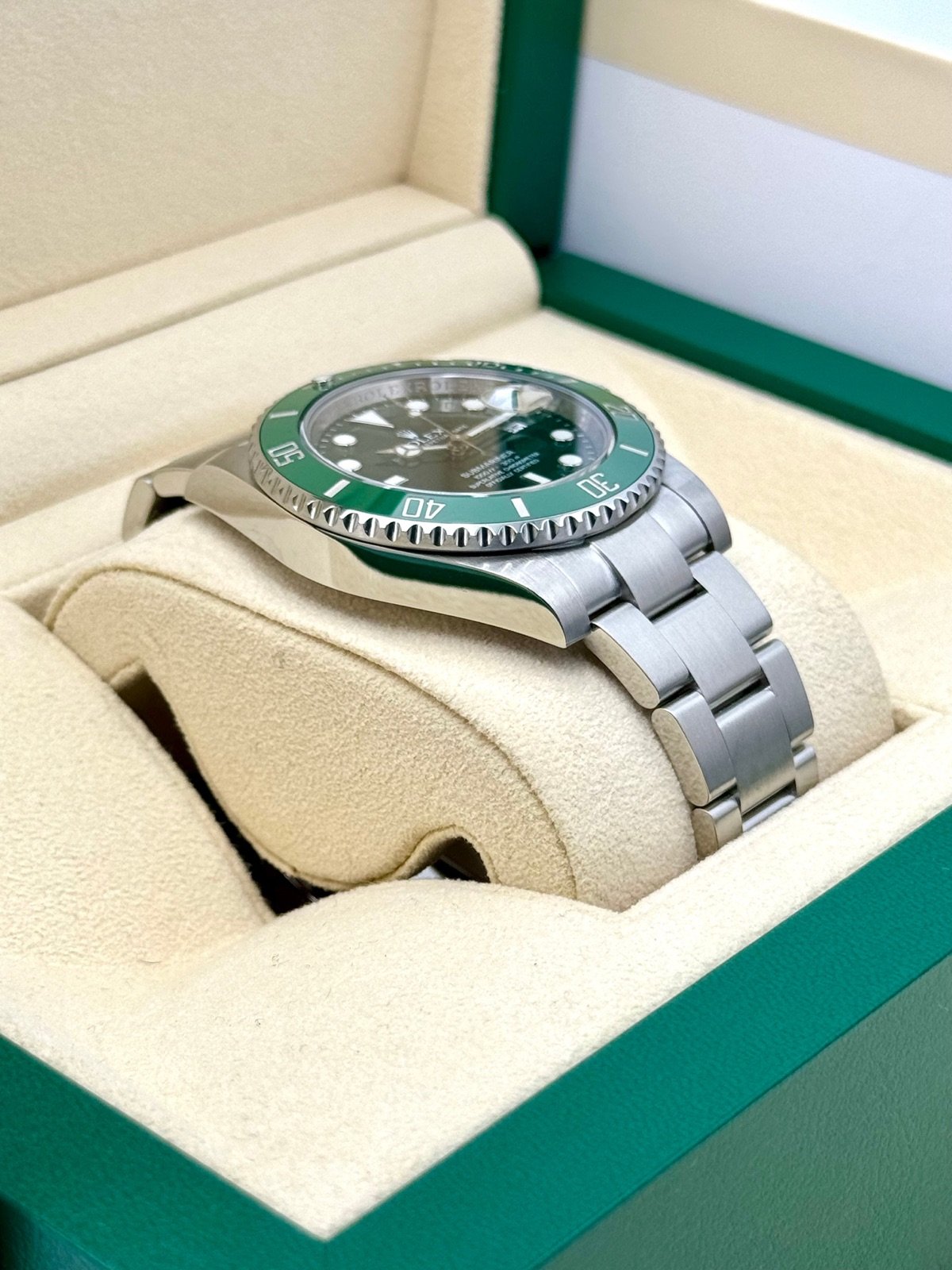 2015 Rolex Submariner “Hulk” 40mm 116610LV Green Dial - Image 6
