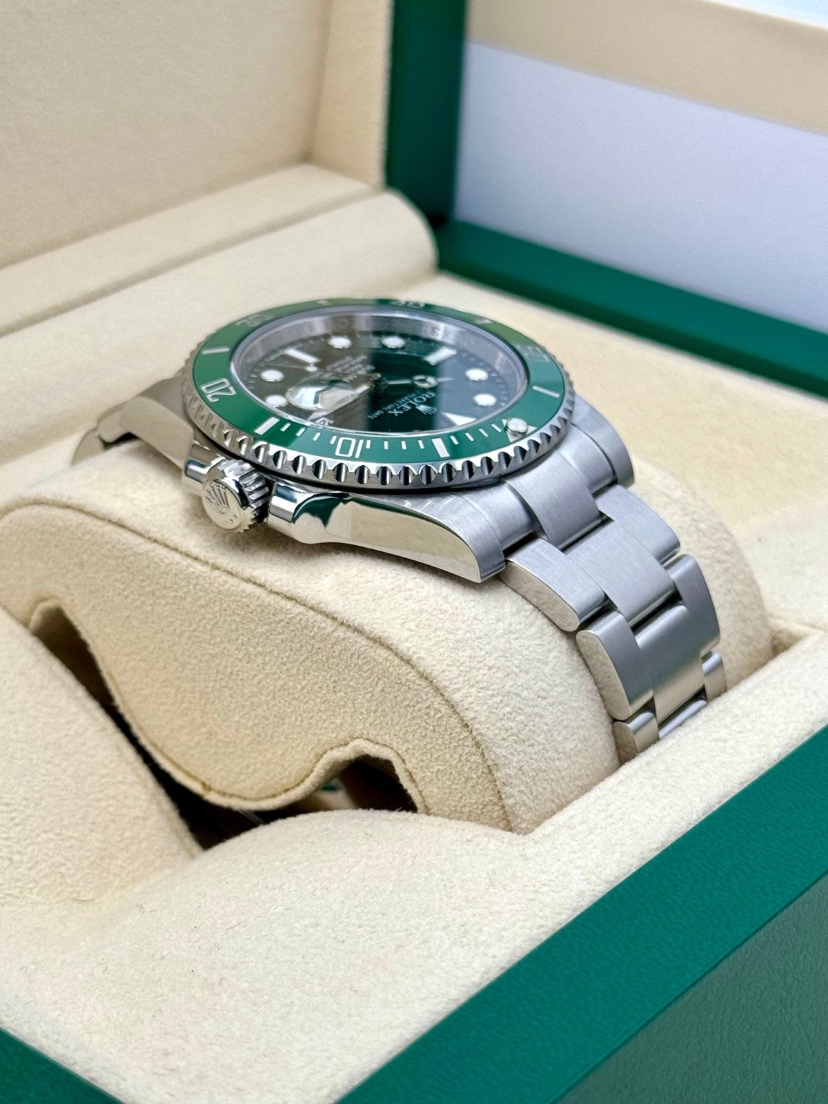 2015 Rolex Submariner “Hulk” 40mm 116610LV Green Dial - Image 8