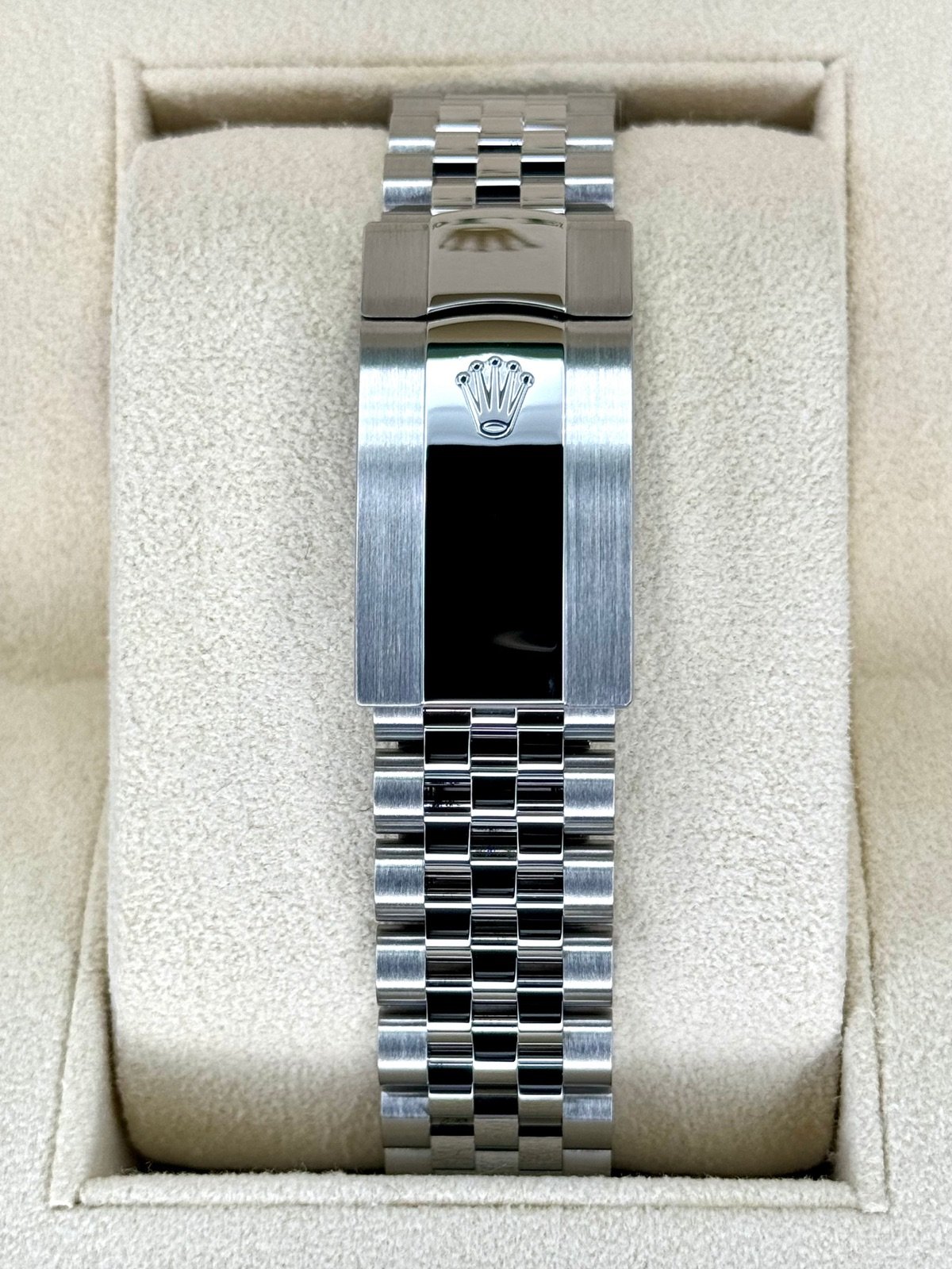 2023 Rolex Datejust 41mm 126334 Stainless Steel Jubilee Wimbledon Dial - Image 2