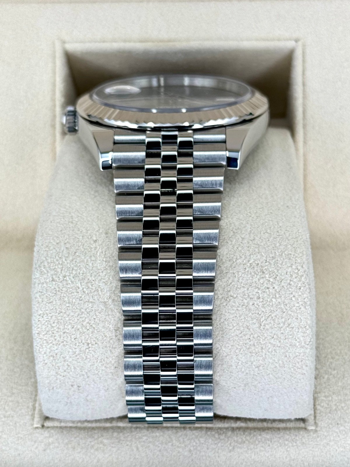 2023 Rolex Datejust 41mm 126334 Stainless Steel Jubilee Wimbledon Dial - Image 4