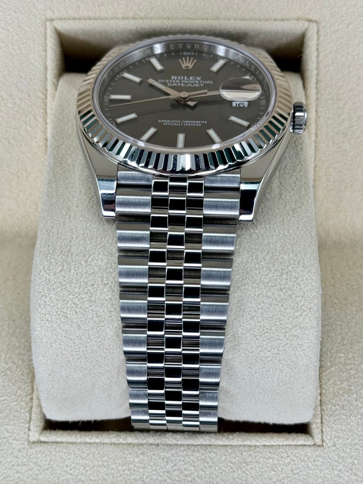 2023 Rolex Datejust 41mm 126334 Stainless Steel Jubilee Rhodium Dial - Image 3