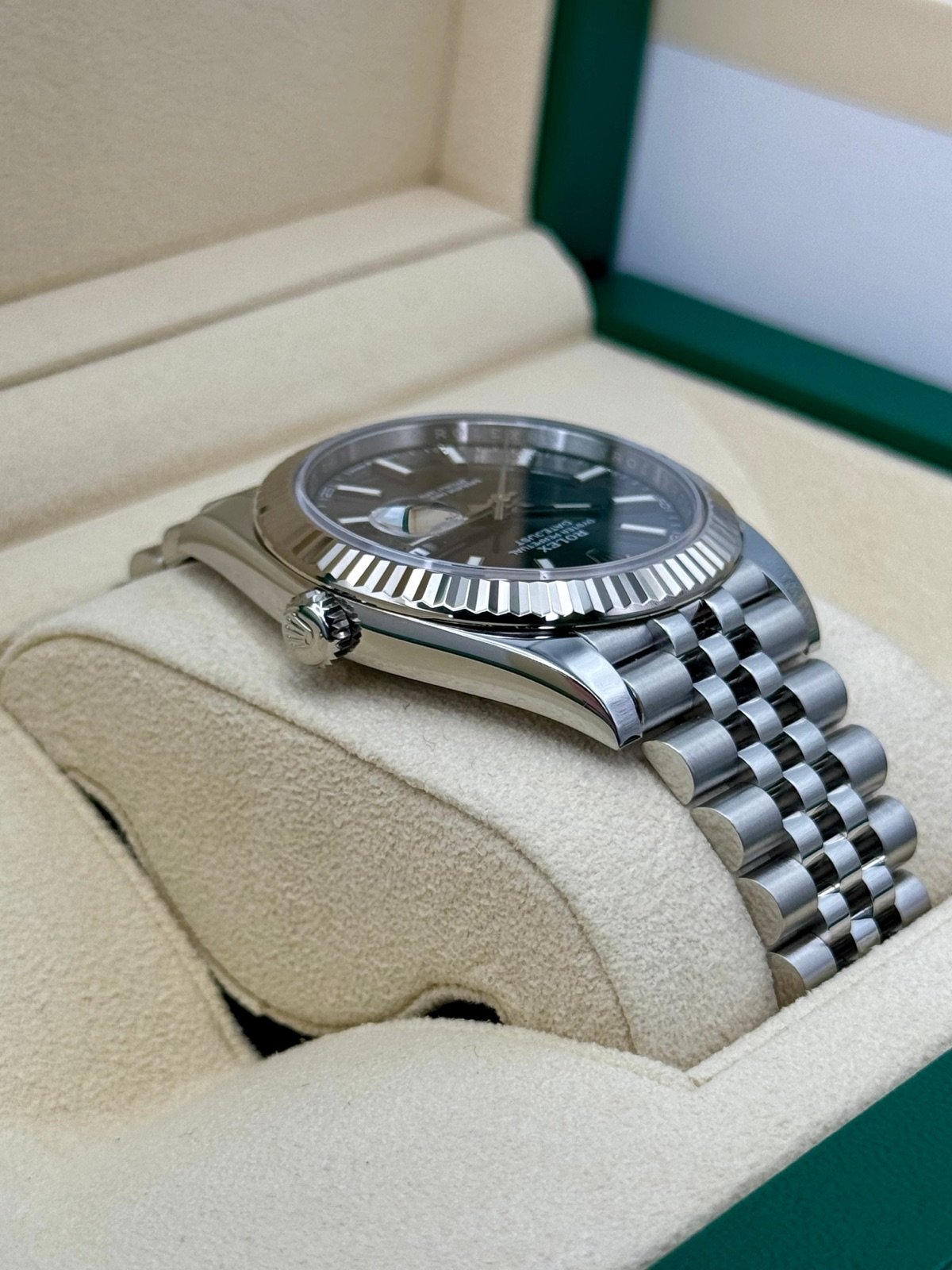 2023 Rolex Datejust 41mm 126334 Stainless Steel Jubilee Rhodium Dial - Image 8