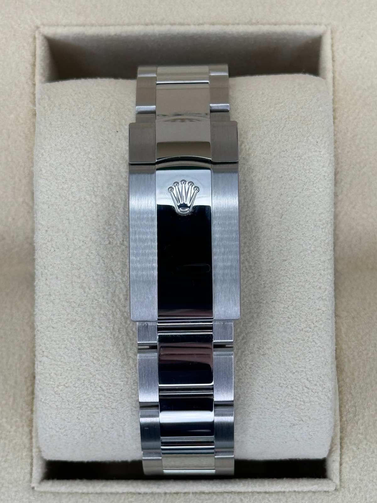 2023 Rolex Datejust 41m 126334 Stainless Steel Oyster Rhodium Dial (Unworn) - Image 2