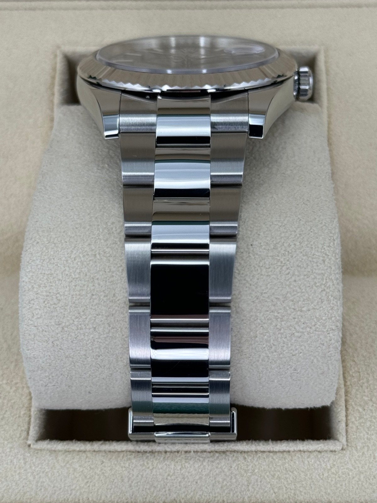 2023 Rolex Datejust 41m 126334 Stainless Steel Oyster Rhodium Dial (Unworn) - Image 3