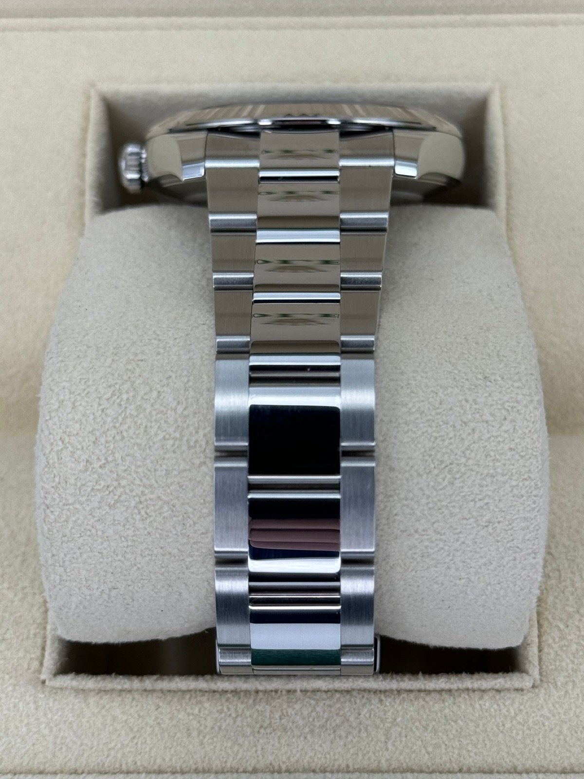 2023 Rolex Datejust 41m 126334 Stainless Steel Oyster Rhodium Dial (Unworn) - Image 4