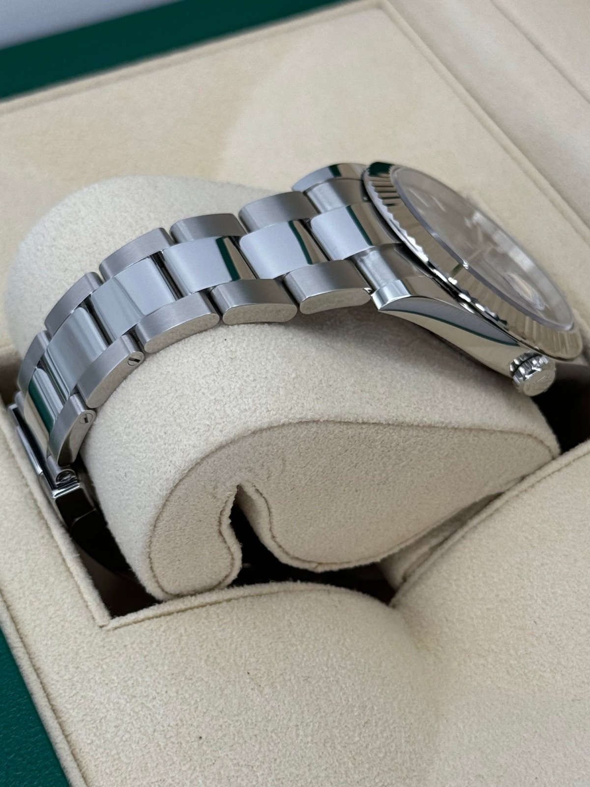 2023 Rolex Datejust 41m 126334 Stainless Steel Oyster Rhodium Dial (Unworn) - Image 5