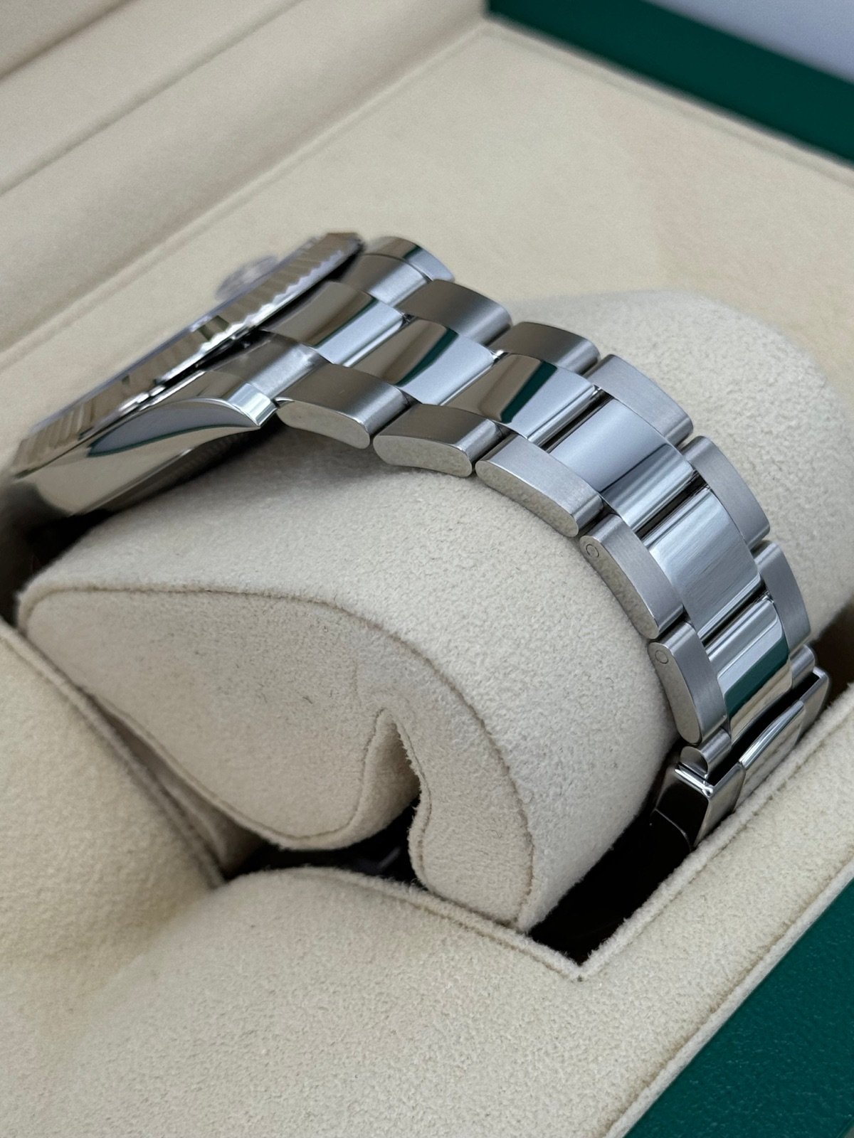 2023 Rolex Datejust 41m 126334 Stainless Steel Oyster Rhodium Dial (Unworn) - Image 6