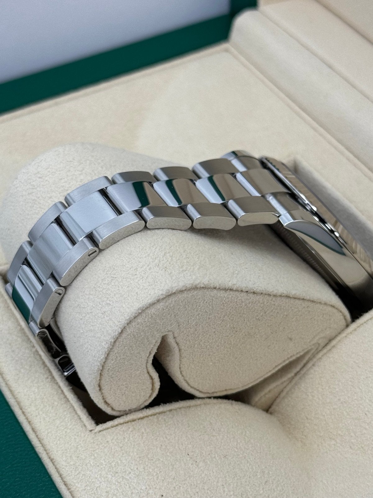 2023 Rolex Datejust 41m 126334 Stainless Steel Oyster Rhodium Dial (Unworn) - Image 7