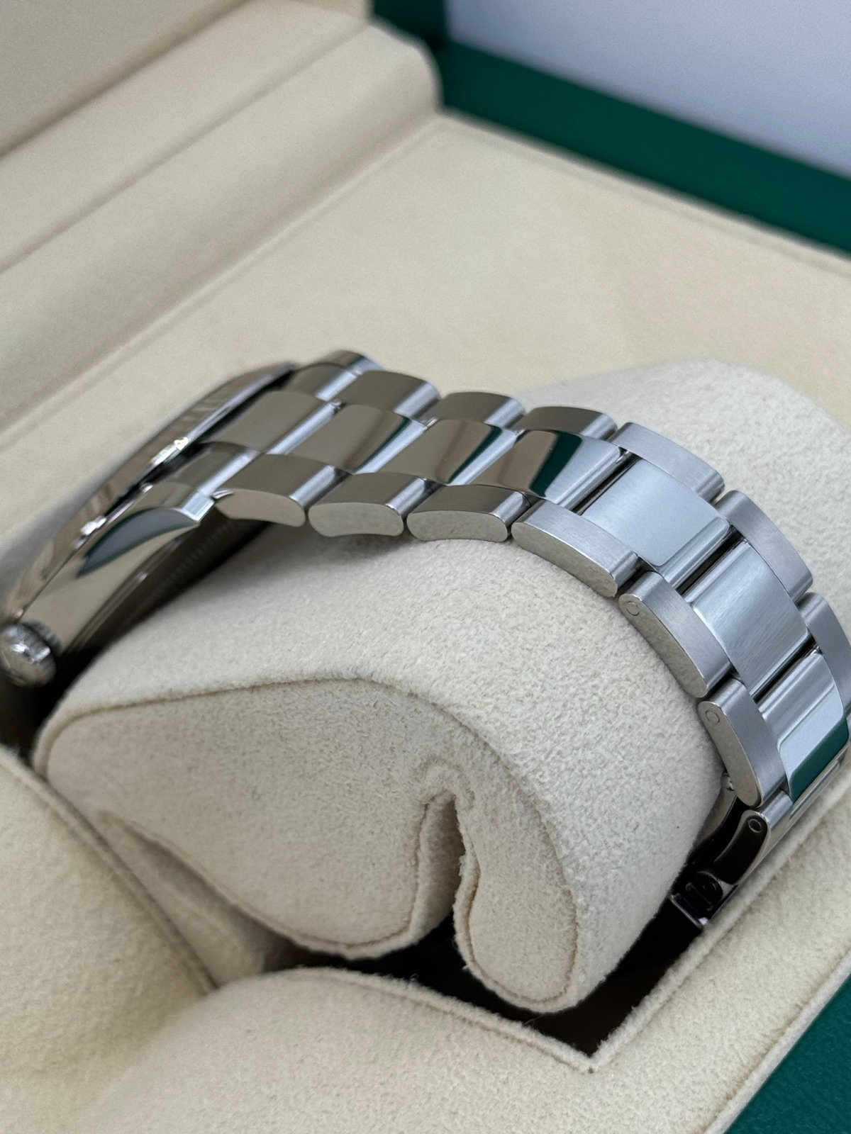 2023 Rolex Datejust 41m 126334 Stainless Steel Oyster Rhodium Dial (Unworn) - Image 8