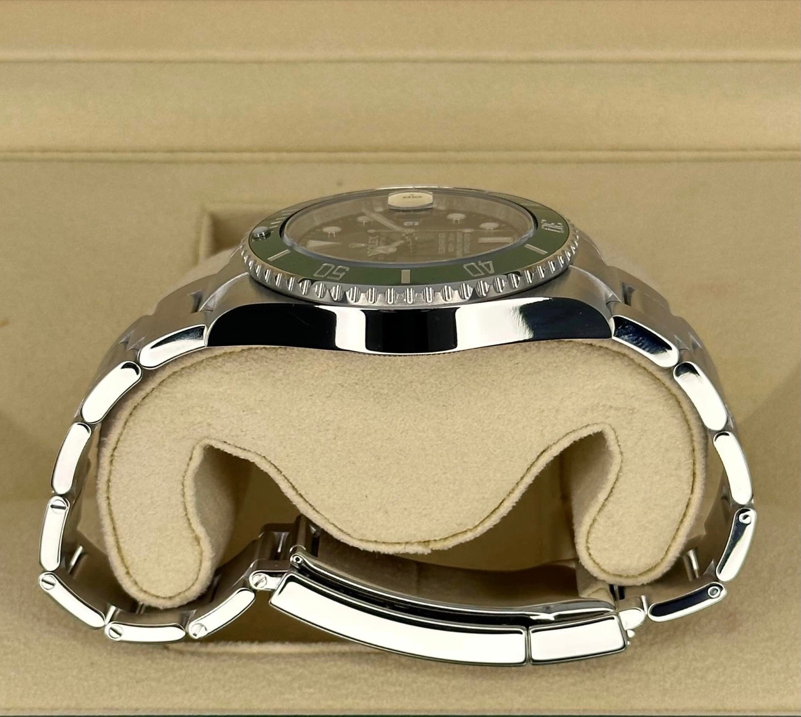 Rolex Submariner “Hulk” 40mm 116610LV Green Dial - Image 10