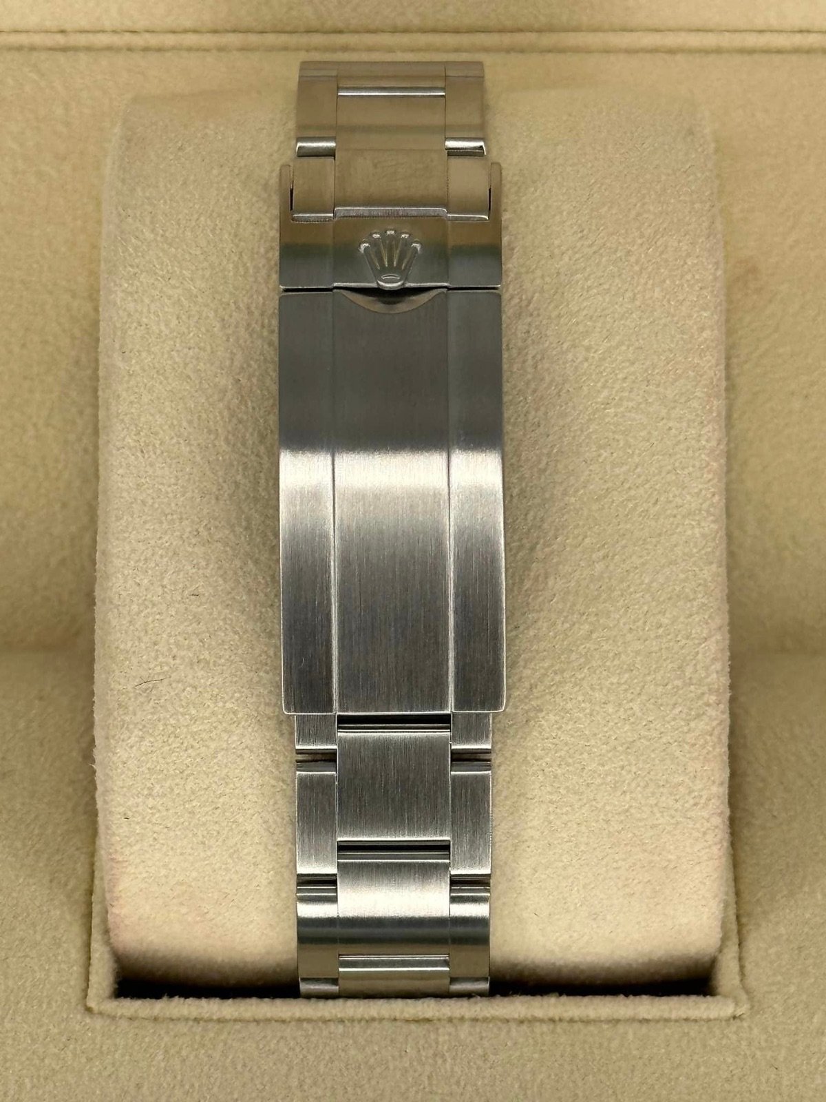 Rolex Submariner “Hulk” 40mm 116610LV Green Dial - Image 2