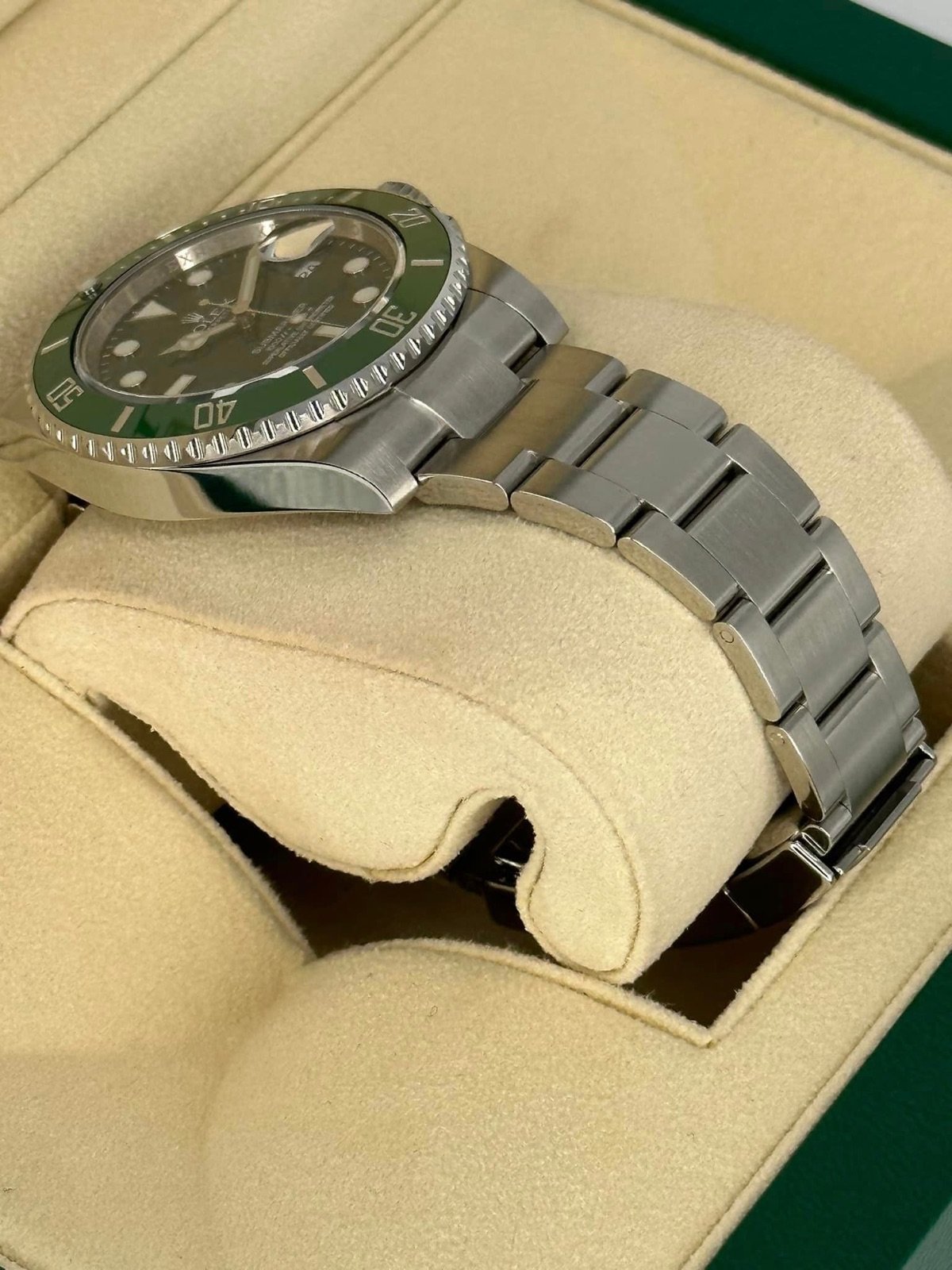 Rolex Submariner “Hulk” 40mm 116610LV Green Dial - Image 6