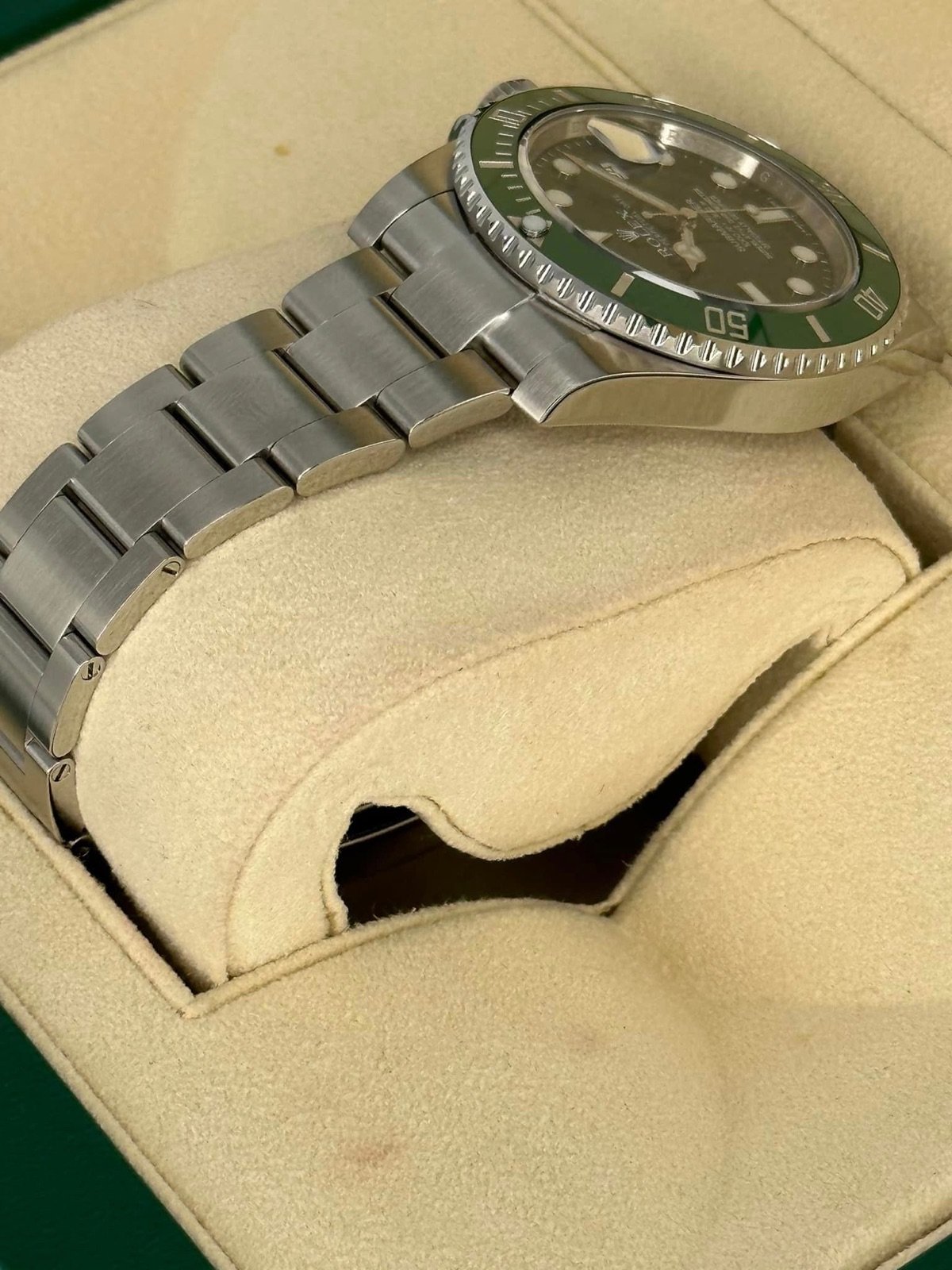 Rolex Submariner “Hulk” 40mm 116610LV Green Dial - Image 7