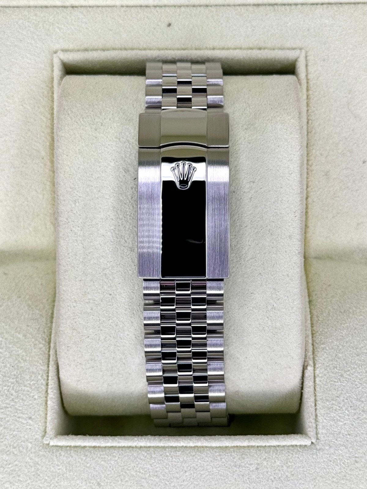 2017 Rolex Datejust 41mm 126334 Stainless Steel Jubilee Silver Dial - Image 2