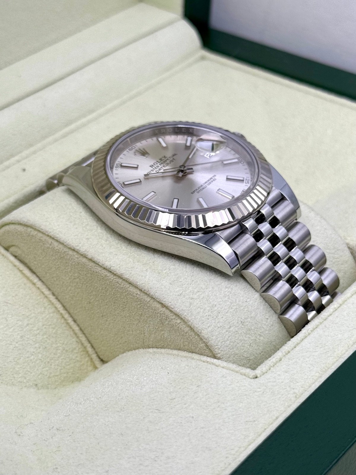 2017 Rolex Datejust 41mm 126334 Stainless Steel Jubilee Silver Dial - Image 6