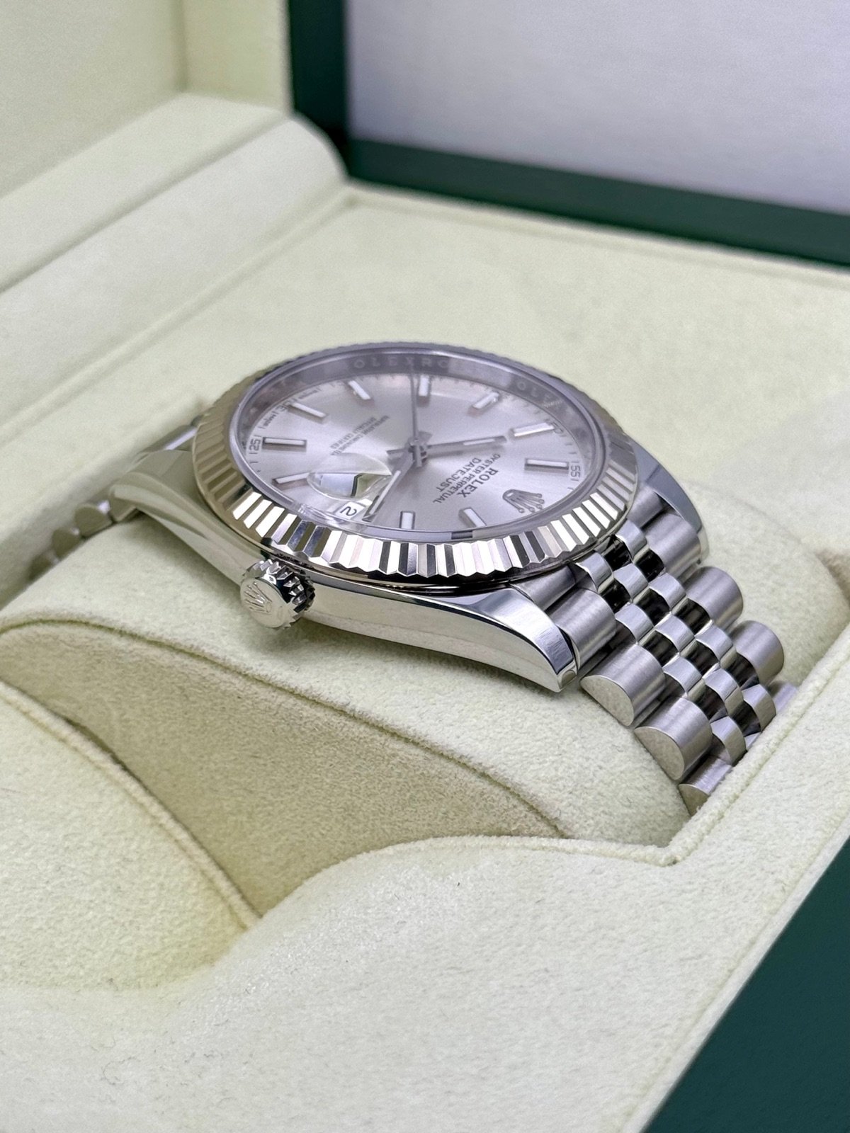 2017 Rolex Datejust 41mm 126334 Stainless Steel Jubilee Silver Dial - Image 8