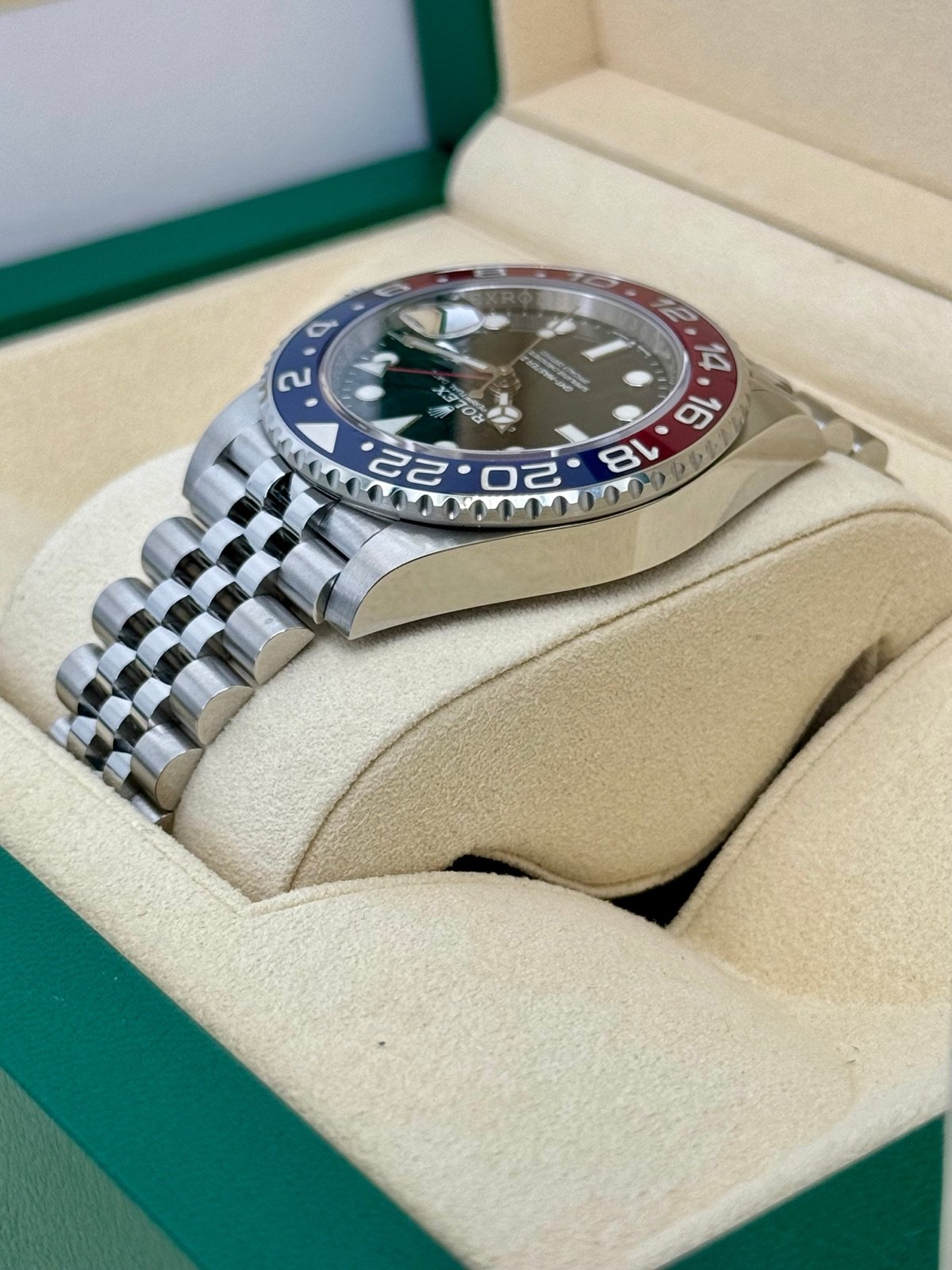 2019 GMT-Master II “Pepsi” 40mm 126710BLRO Jubilee (Unworn) - Image 7