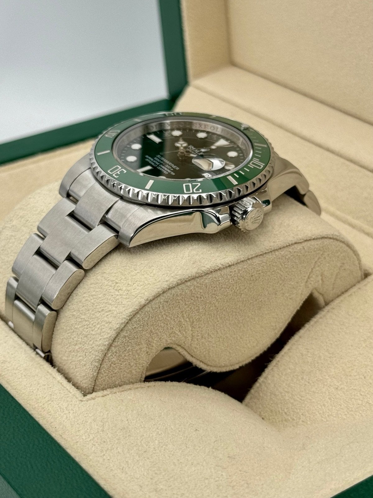 Submariner “Hulk” 40mm 116610LV Green Dial - Image 6