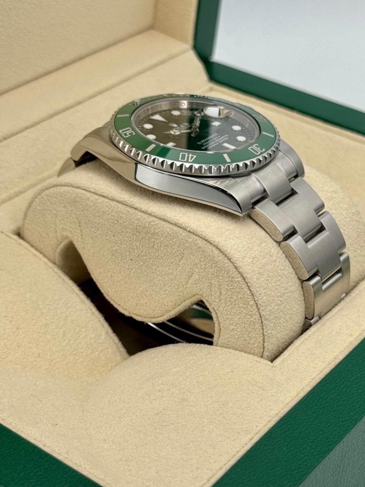 Submariner “Hulk” 40mm 116610LV Green Dial - Image 7