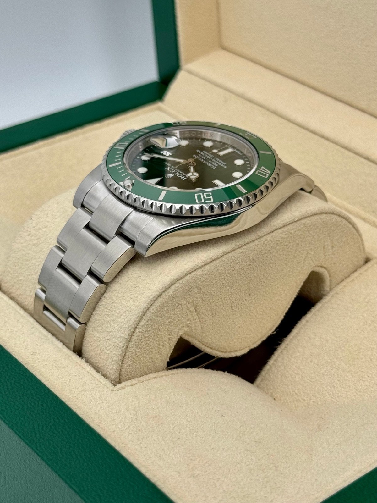Submariner “Hulk” 40mm 116610LV Green Dial - Image 8