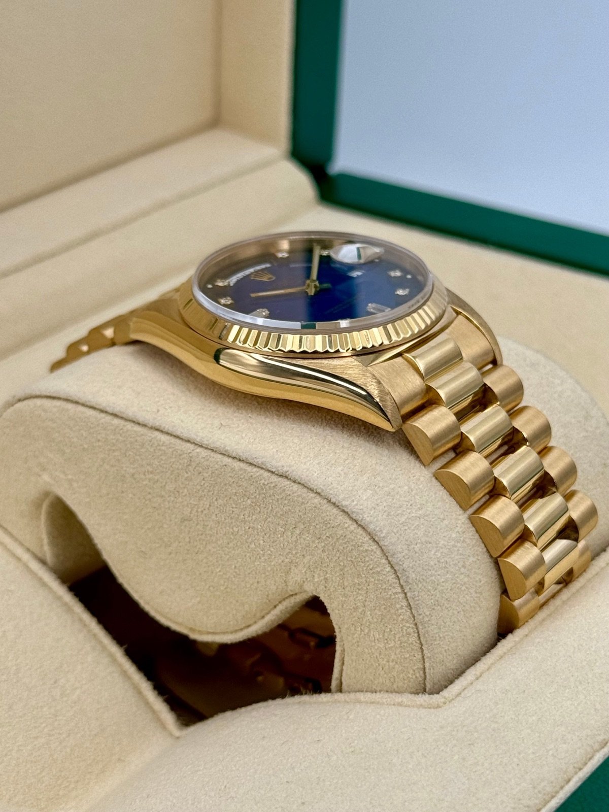1988 Day-Date 36mm 18038 Gold Presidential Blue Vignette Dial - Image 6